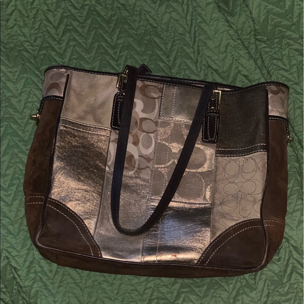 COACH HOLIDAY GOLD PATCHWK SIG SUEDE GAL LG TOTE